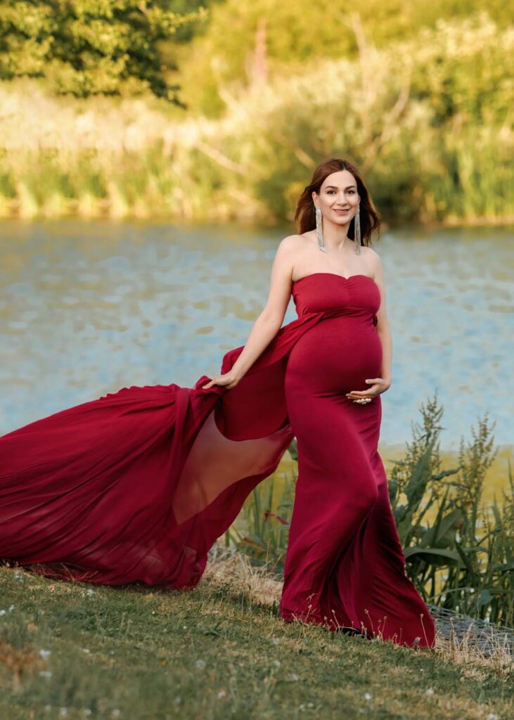 how to pose for maternity photography
