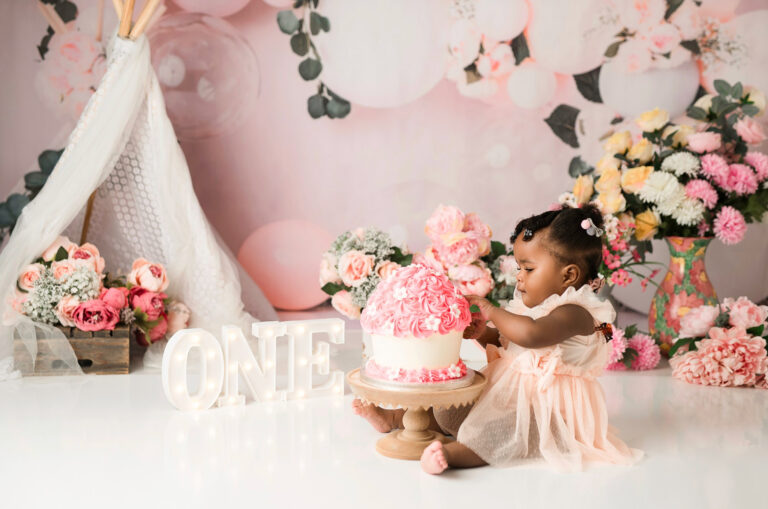 Why Cake Smash Photography For First Birthday Milestone?
