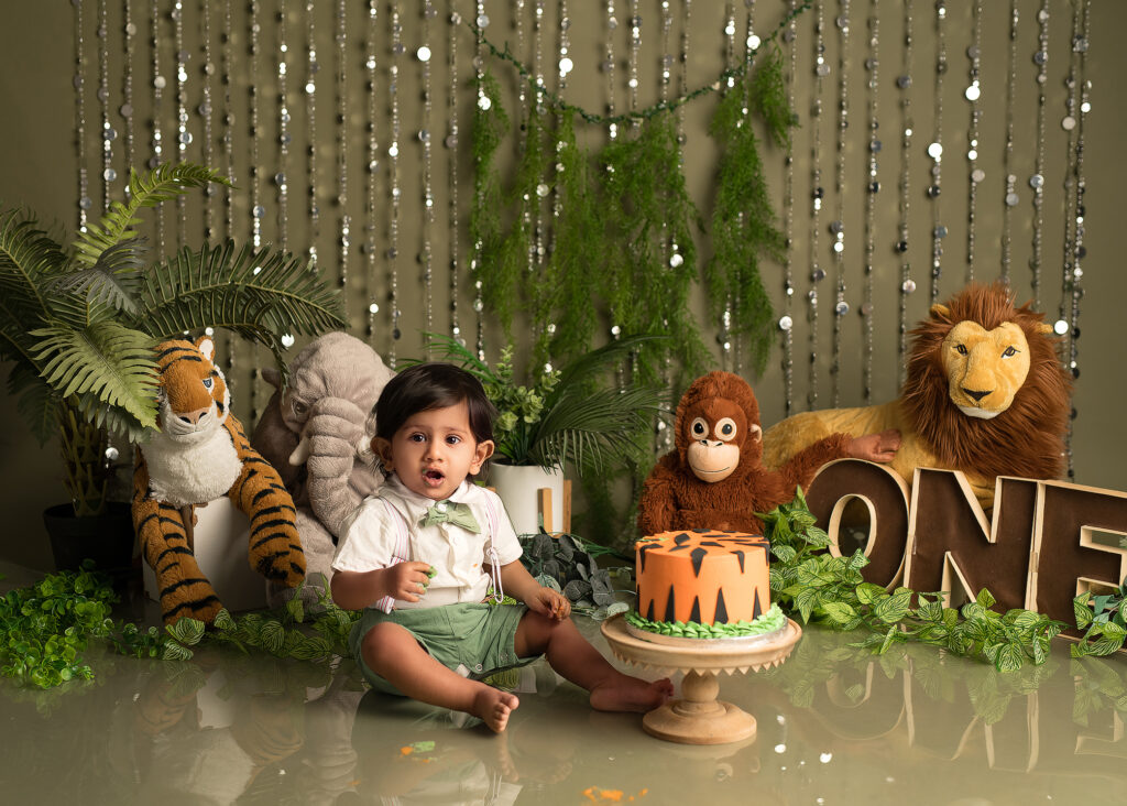 Jungle safari cake smash