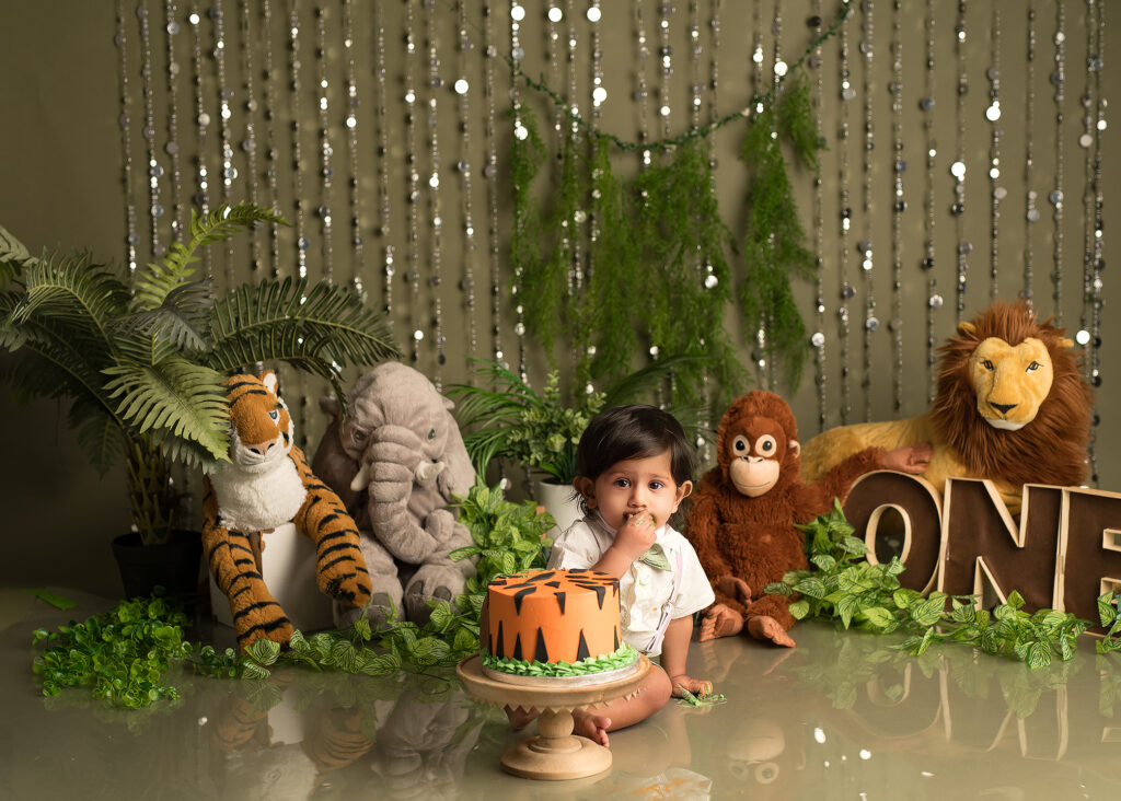 Jungle safari cake smash