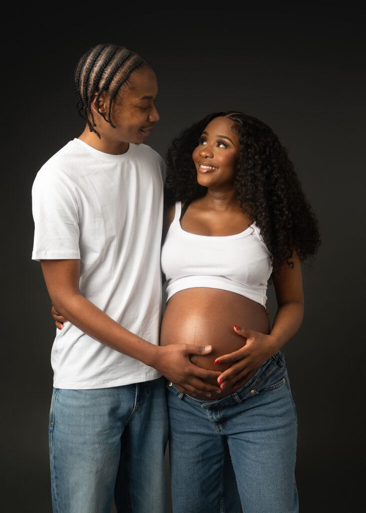 couple pregnancy photoshoot poses