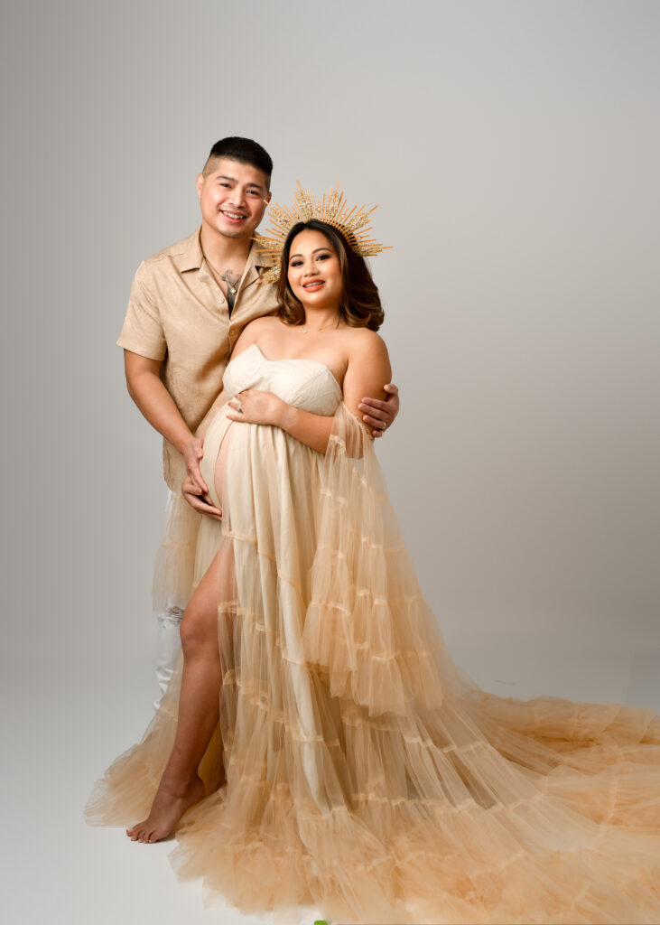 couple pregnancy photoshoot poses